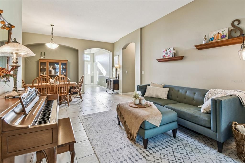 На продажу: $435,000 (4 спален, 3 ванн, 2375 Квадратных фут)