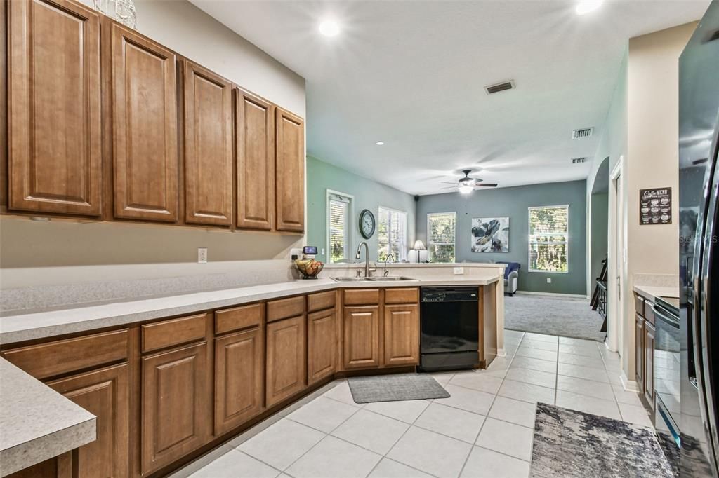 На продажу: $435,000 (4 спален, 3 ванн, 2375 Квадратных фут)