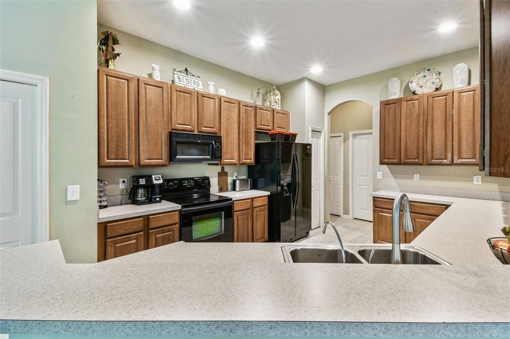 На продажу: $435,000 (4 спален, 3 ванн, 2375 Квадратных фут)