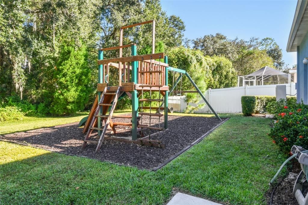 На продажу: $435,000 (4 спален, 3 ванн, 2375 Квадратных фут)