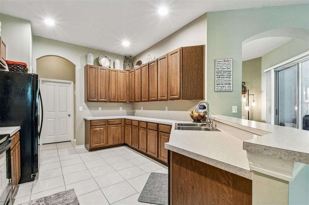 На продажу: $435,000 (4 спален, 3 ванн, 2375 Квадратных фут)