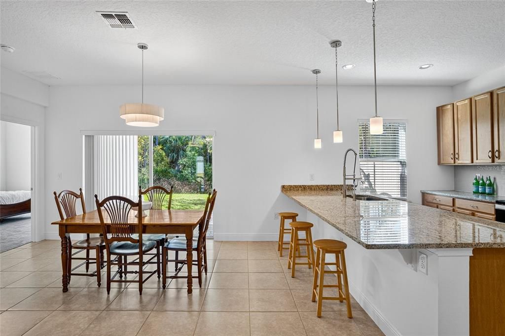 Под контрактом: $339,900 (3 спален, 2 ванн, 1626 Квадратных фут)