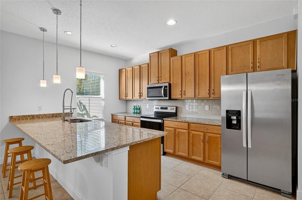 Под контрактом: $339,900 (3 спален, 2 ванн, 1626 Квадратных фут)