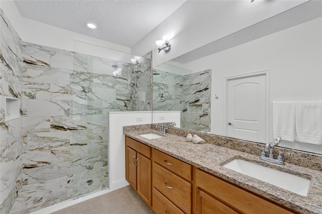 Под контрактом: $339,900 (3 спален, 2 ванн, 1626 Квадратных фут)