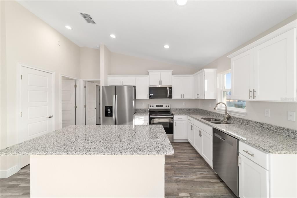 Под контрактом: $268,000 (3 спален, 2 ванн, 1453 Квадратных фут)