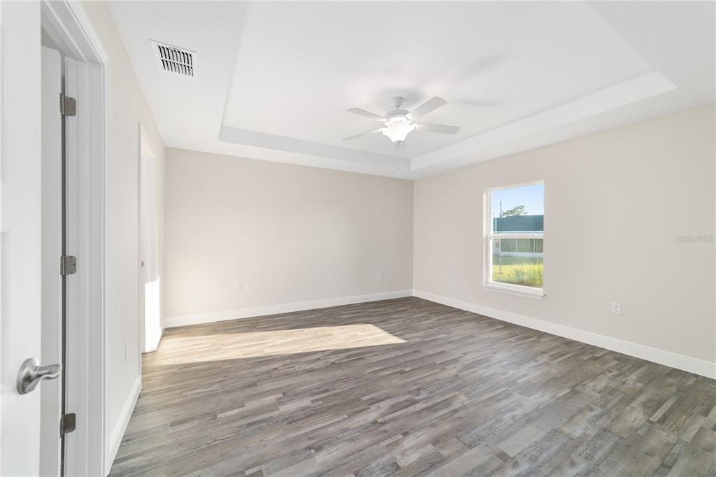 Под контрактом: $268,000 (3 спален, 2 ванн, 1453 Квадратных фут)