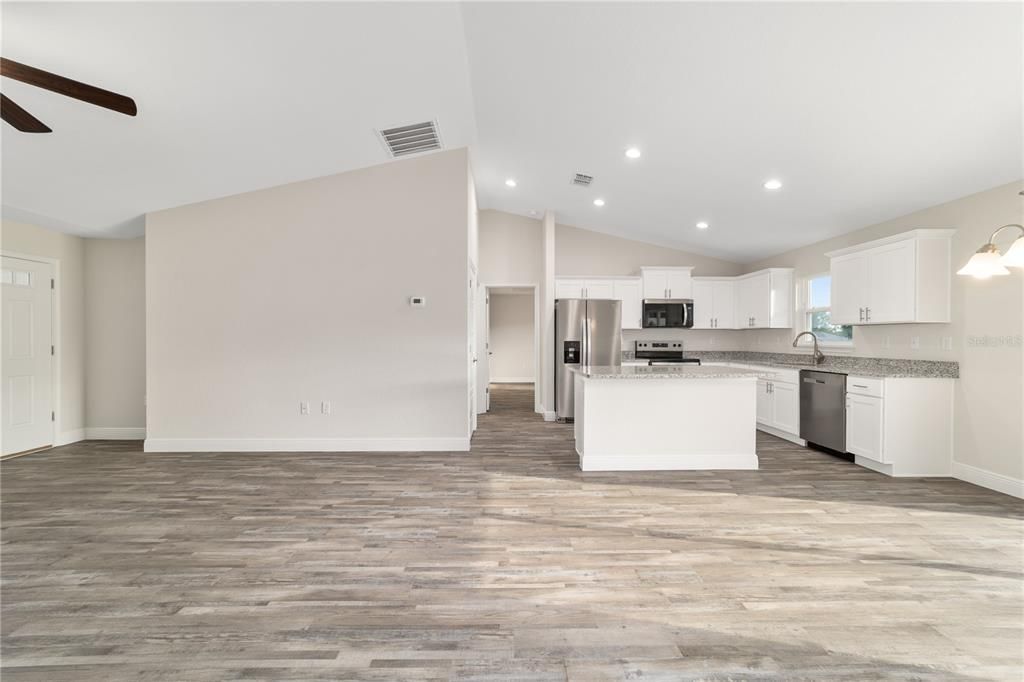 Под контрактом: $268,000 (3 спален, 2 ванн, 1453 Квадратных фут)