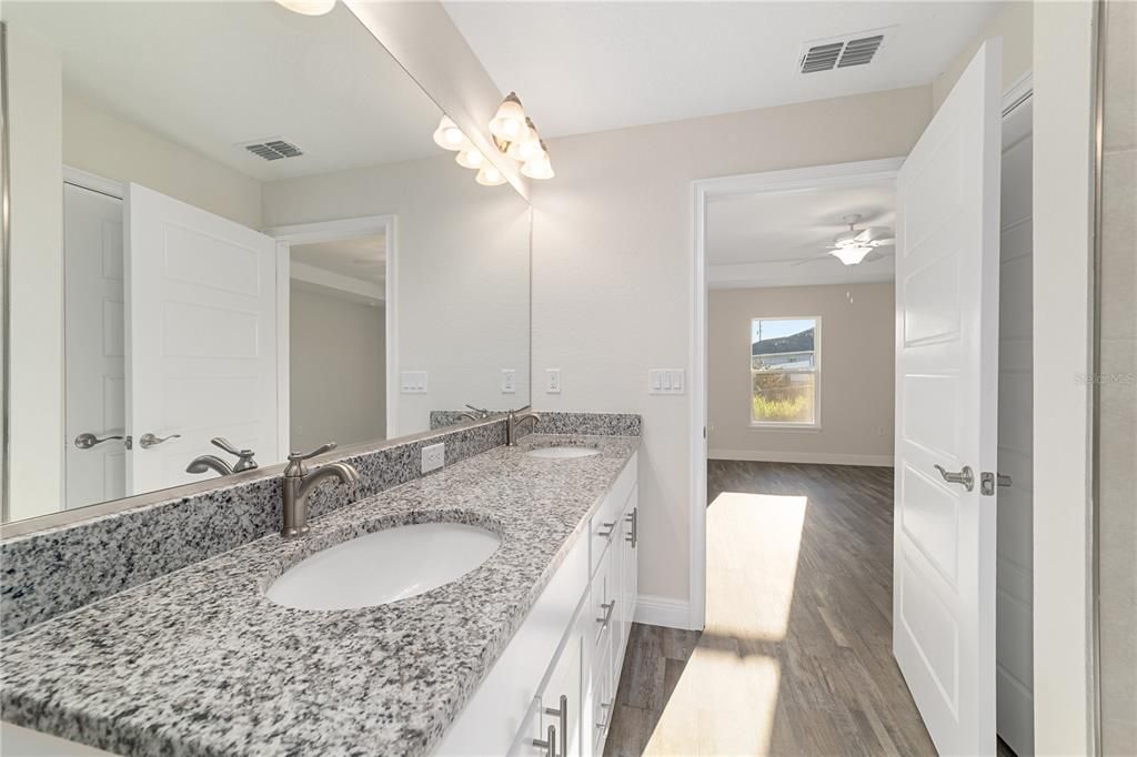 Под контрактом: $268,000 (3 спален, 2 ванн, 1453 Квадратных фут)