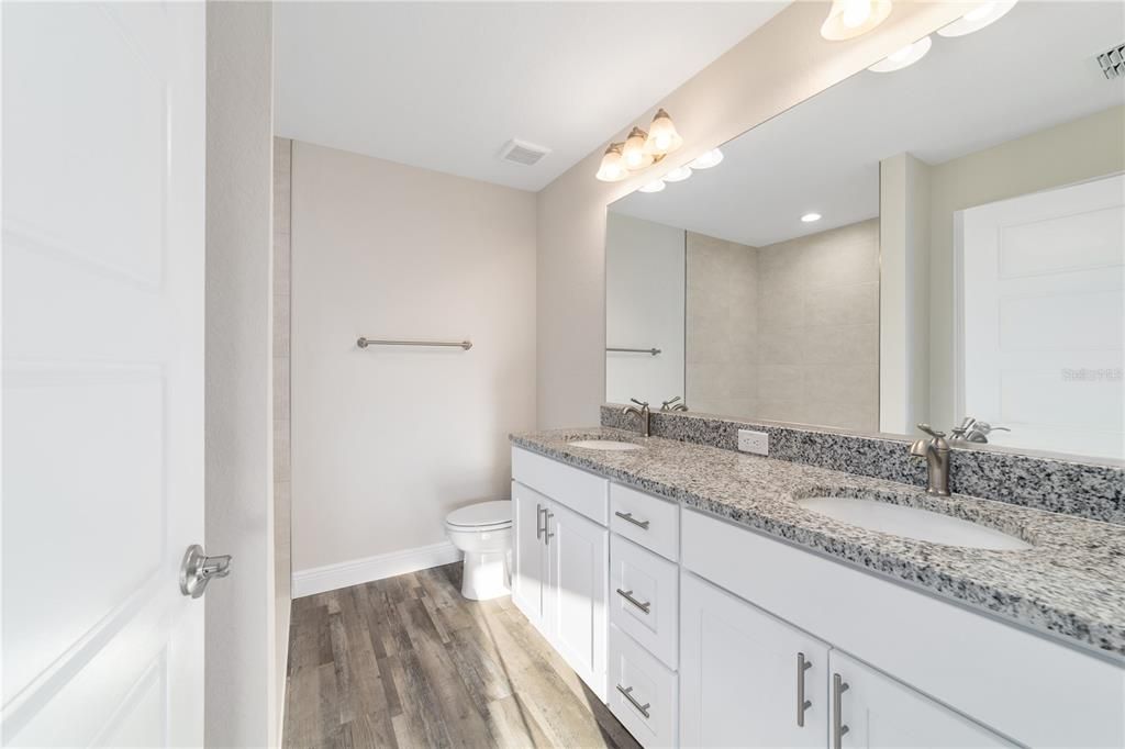 Под контрактом: $268,000 (3 спален, 2 ванн, 1453 Квадратных фут)