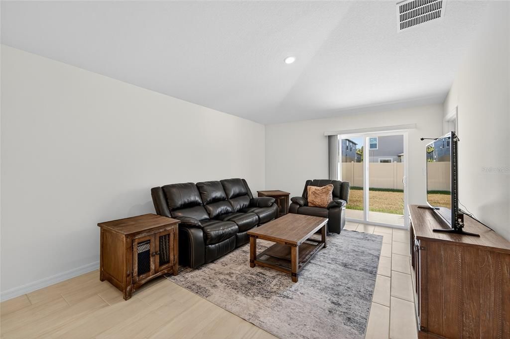 For Rent: $2,300 (3 beds, 2 baths, 1448 Square Feet)