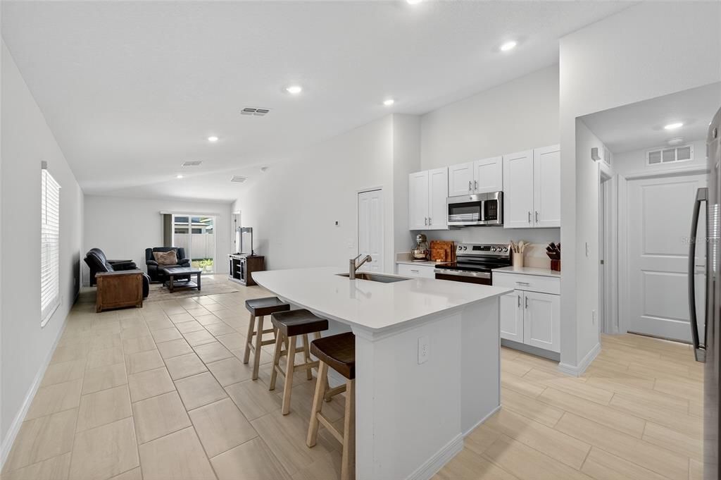 For Rent: $2,300 (3 beds, 2 baths, 1448 Square Feet)