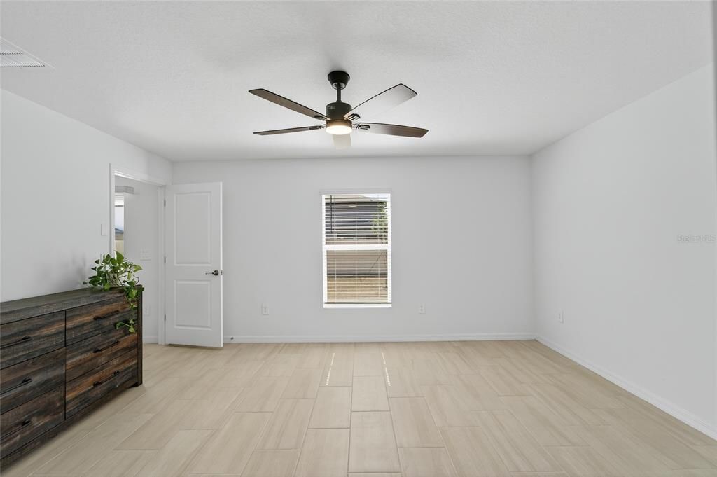 For Rent: $2,300 (3 beds, 2 baths, 1448 Square Feet)