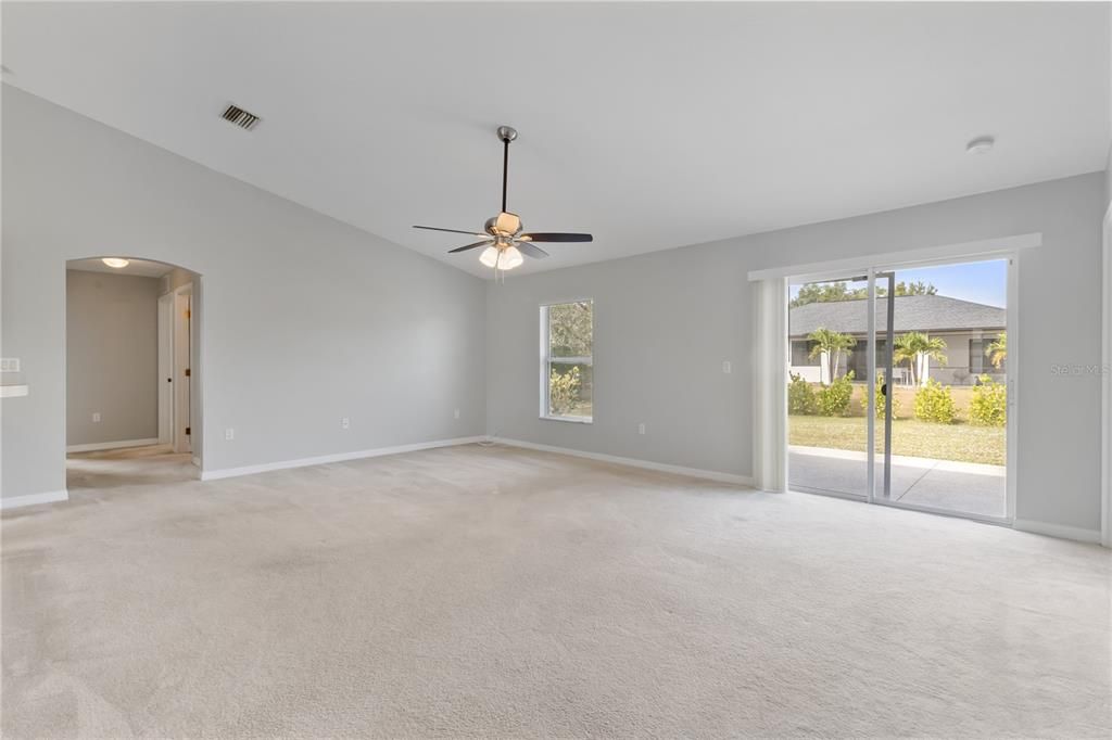 En Renta: $1,950 (3 camas, 2 baños, 1850 Pies cuadrados)