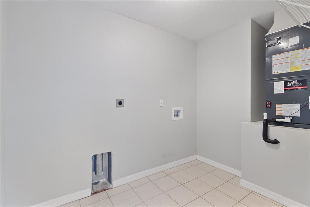 En Renta: $1,950 (3 camas, 2 baños, 1850 Pies cuadrados)