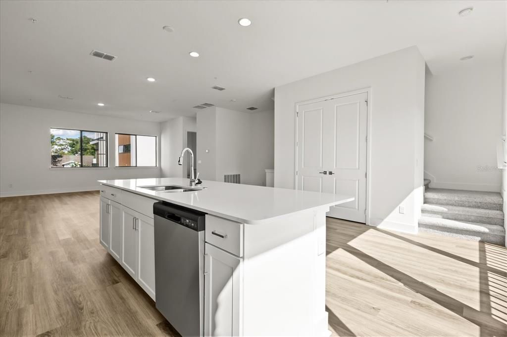 В аренду: $3,680 (4 спален, 3 ванн, 2280 Квадратных фут)