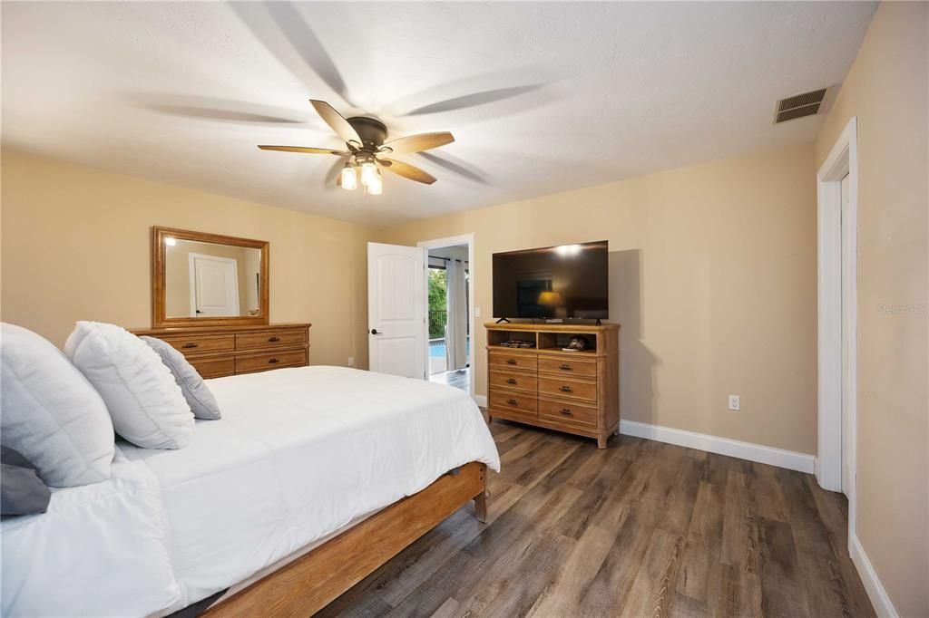 For Sale: $1,129,000 (3 beds, 2 baths, 2255 Square Feet)