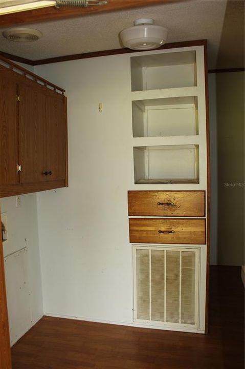 合同活跃: $150,000 (3 贝兹, 2 浴室, 864 平方英尺)