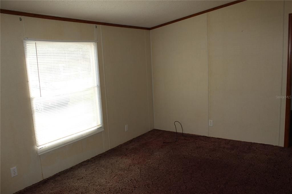 合同活跃: $150,000 (3 贝兹, 2 浴室, 864 平方英尺)