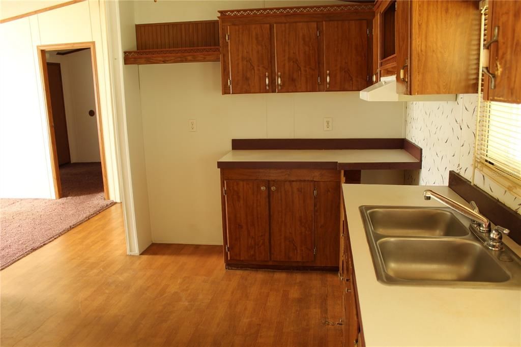 合同活跃: $150,000 (3 贝兹, 2 浴室, 864 平方英尺)