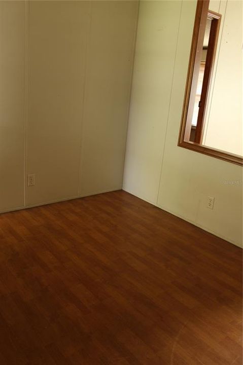 合同活跃: $150,000 (3 贝兹, 2 浴室, 864 平方英尺)