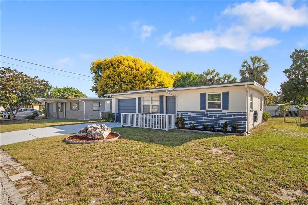 合同活跃: $150,000 (2 贝兹, 1 浴室, 676 平方英尺)