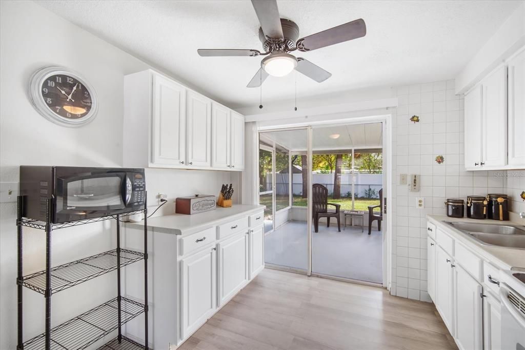 合同活跃: $150,000 (2 贝兹, 1 浴室, 676 平方英尺)