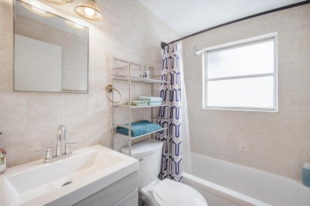 合同活跃: $150,000 (2 贝兹, 1 浴室, 676 平方英尺)