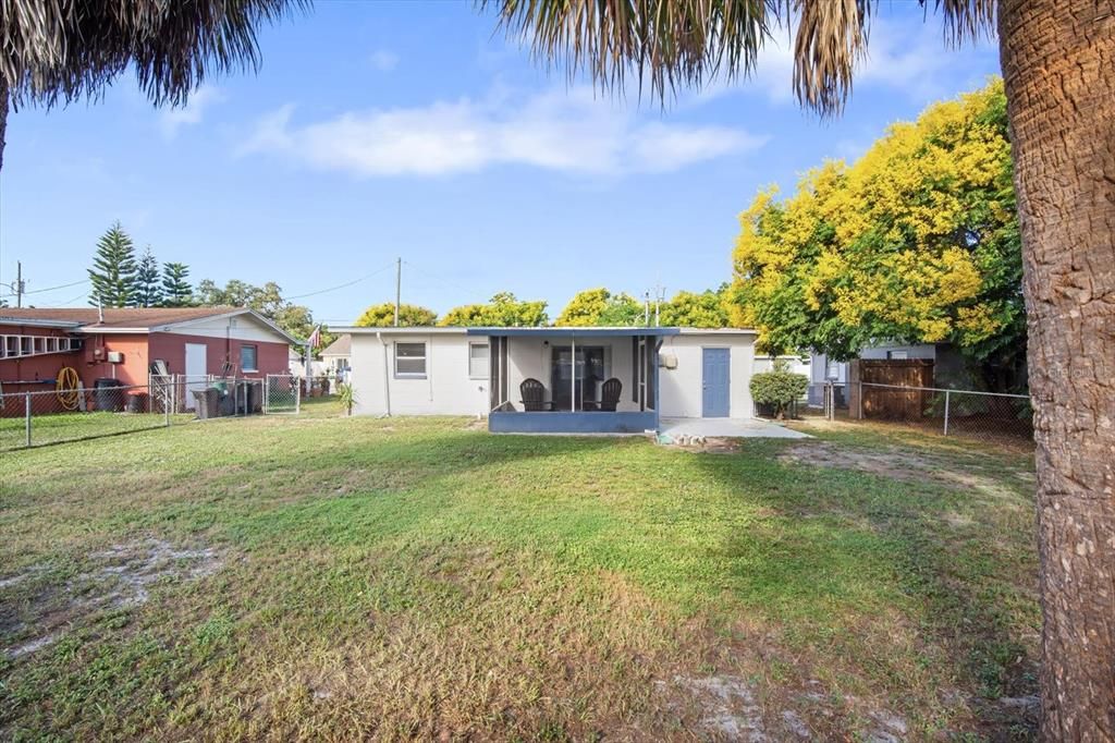 合同活跃: $150,000 (2 贝兹, 1 浴室, 676 平方英尺)