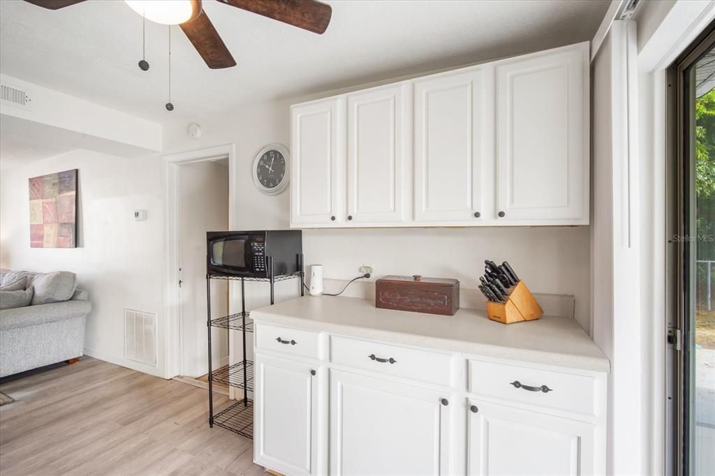 合同活跃: $150,000 (2 贝兹, 1 浴室, 676 平方英尺)