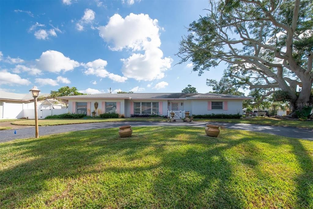 Recently Sold: $465,000 (4 beds, 3 baths, 2372 Square Feet)