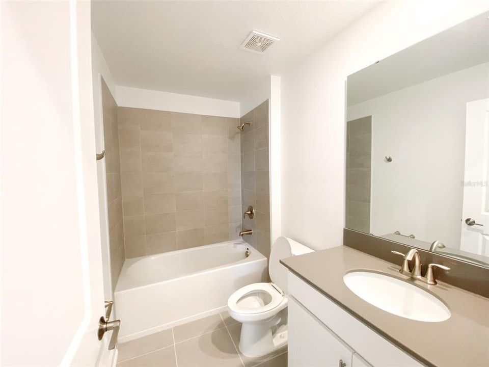 出租: $3,450 (6 贝兹, 4 浴室, 3945 平方英尺)