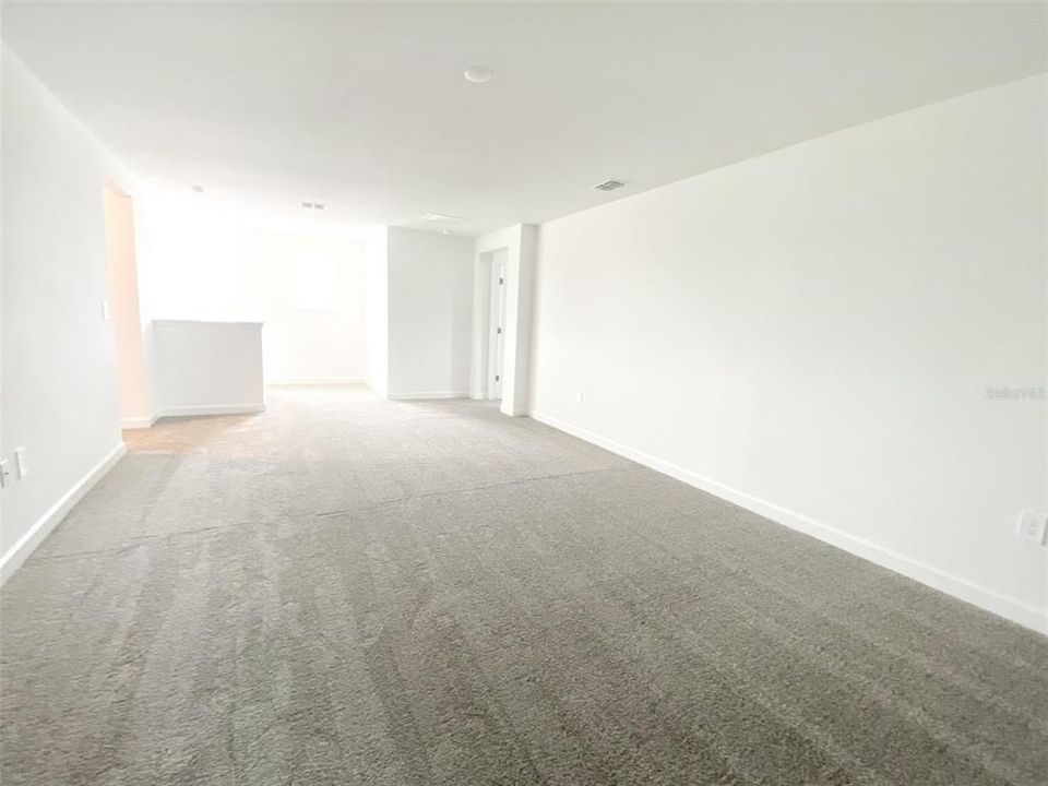 出租: $3,450 (6 贝兹, 4 浴室, 3945 平方英尺)