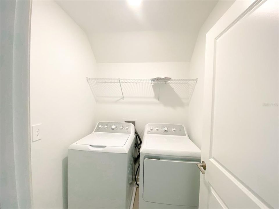 出租: $3,450 (6 贝兹, 4 浴室, 3945 平方英尺)