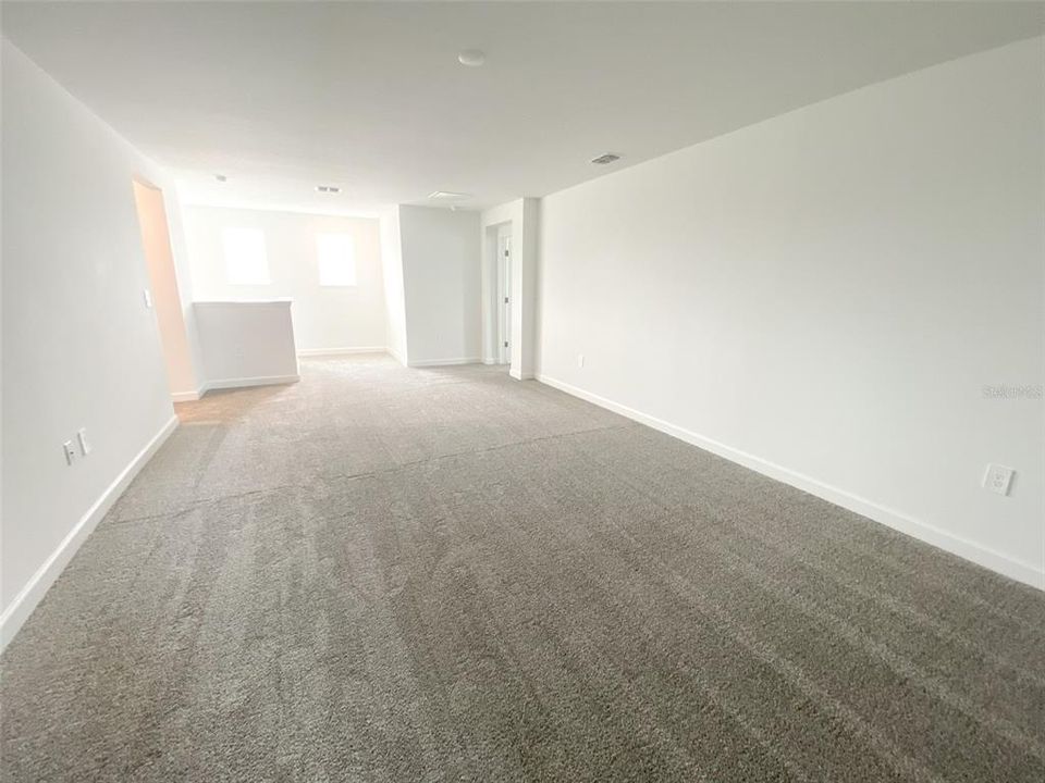 出租: $3,450 (6 贝兹, 4 浴室, 3945 平方英尺)