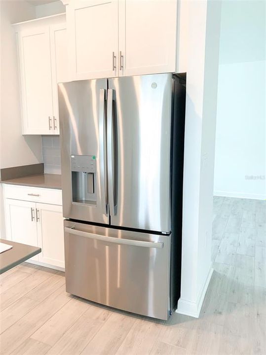 出租: $3,450 (6 贝兹, 4 浴室, 3945 平方英尺)