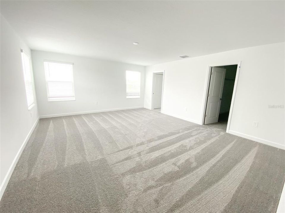 出租: $3,450 (6 贝兹, 4 浴室, 3945 平方英尺)