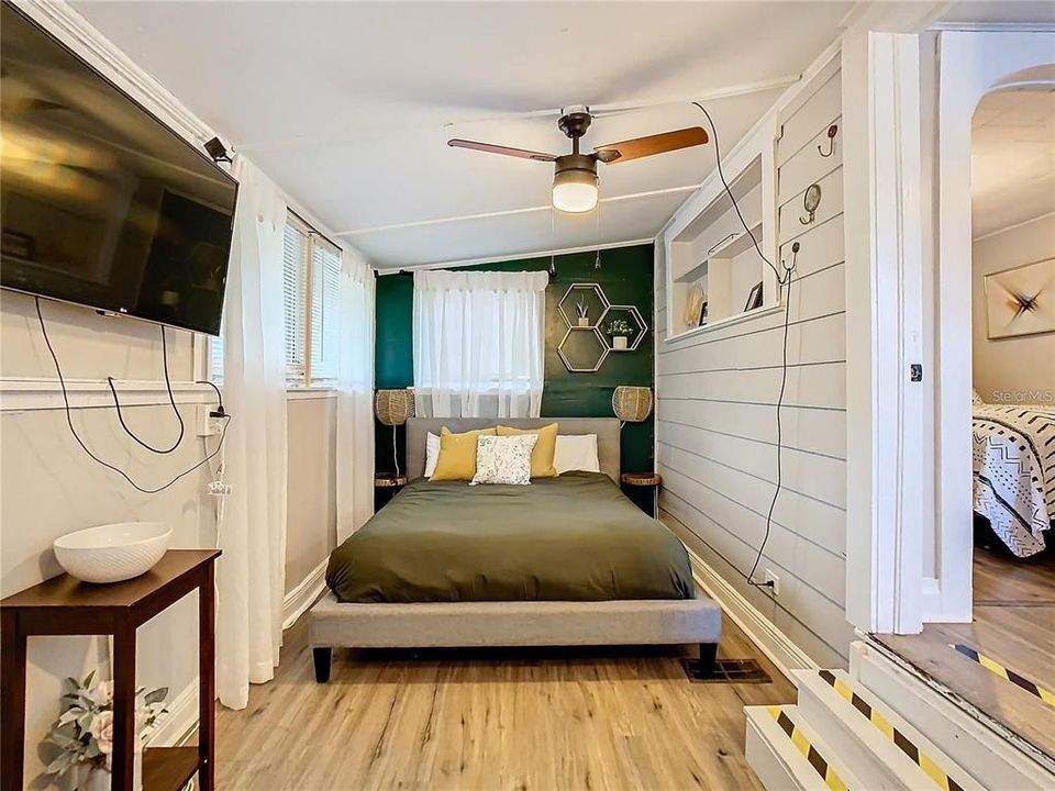 For Rent: $2,000 (2 beds, 1 baths, 724 Square Feet)