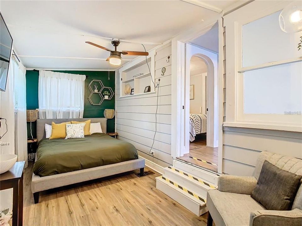 For Rent: $2,000 (2 beds, 1 baths, 724 Square Feet)