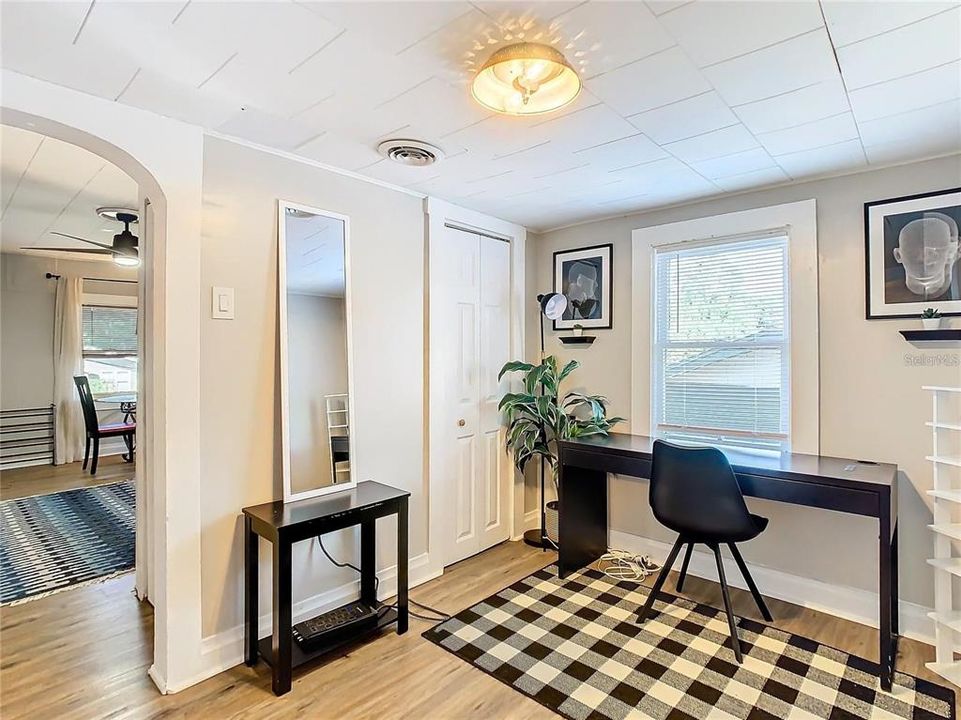 For Rent: $2,000 (2 beds, 1 baths, 724 Square Feet)