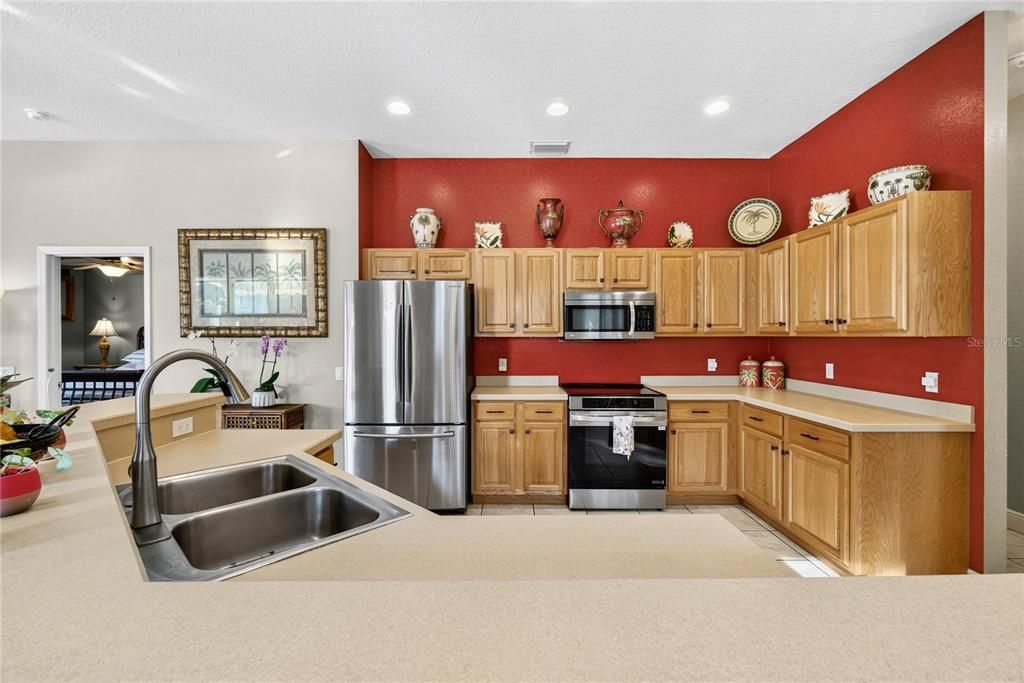 For Sale: $349,900 (3 beds, 2 baths, 1717 Square Feet)