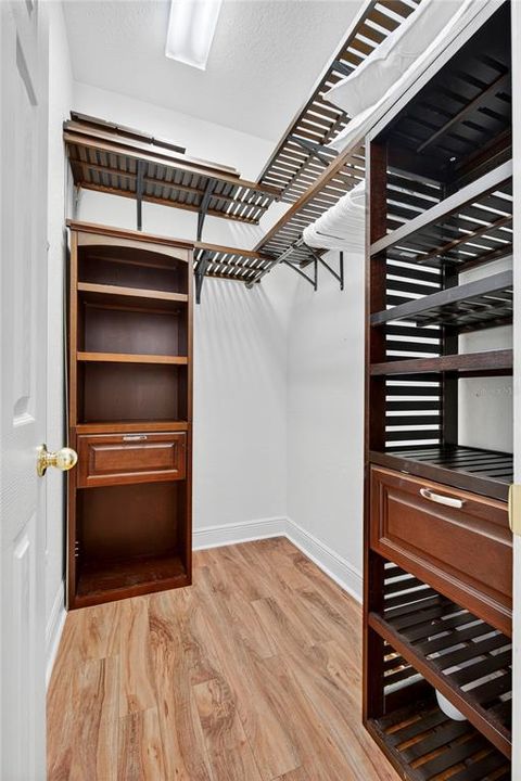 For Sale: $349,900 (3 beds, 2 baths, 1717 Square Feet)