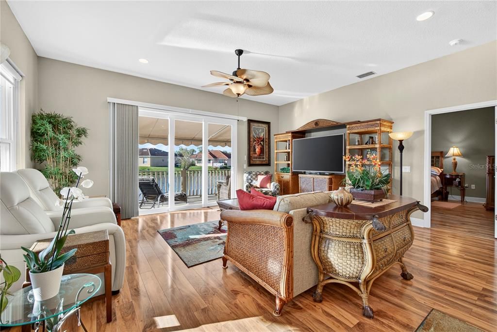 For Sale: $349,900 (3 beds, 2 baths, 1717 Square Feet)