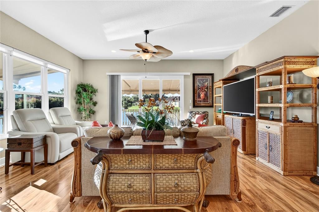 For Sale: $349,900 (3 beds, 2 baths, 1717 Square Feet)