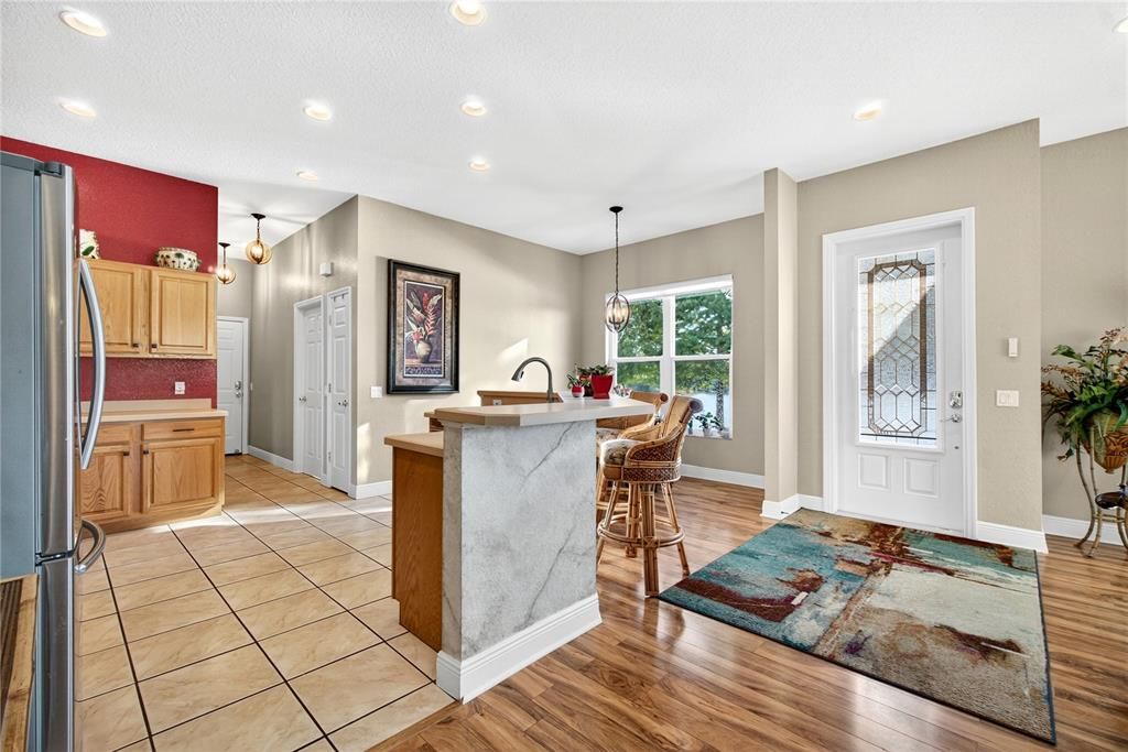 For Sale: $349,900 (3 beds, 2 baths, 1717 Square Feet)