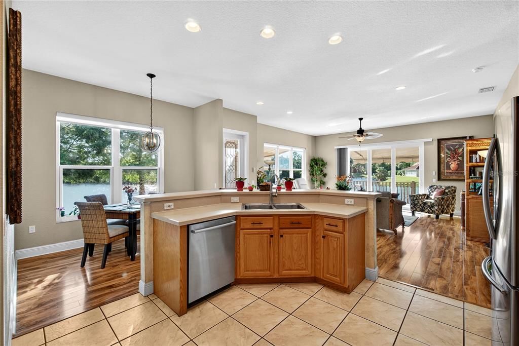 For Sale: $349,900 (3 beds, 2 baths, 1717 Square Feet)