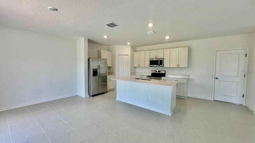 En Renta: $2,150 (4 camas, 2 baños, 1800 Pies cuadrados)