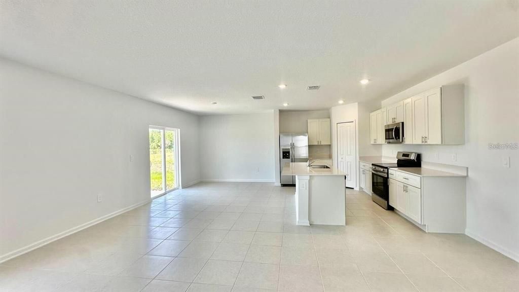 En Renta: $2,150 (4 camas, 2 baños, 1800 Pies cuadrados)