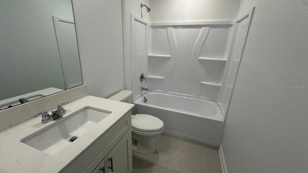 En Renta: $2,150 (4 camas, 2 baños, 1800 Pies cuadrados)