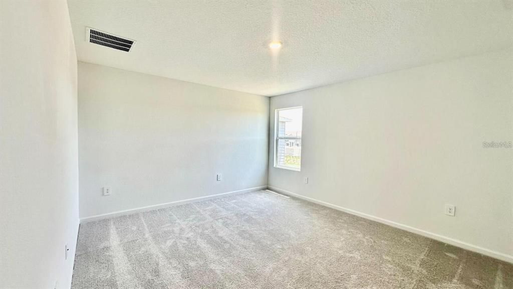 En Renta: $2,150 (4 camas, 2 baños, 1800 Pies cuadrados)