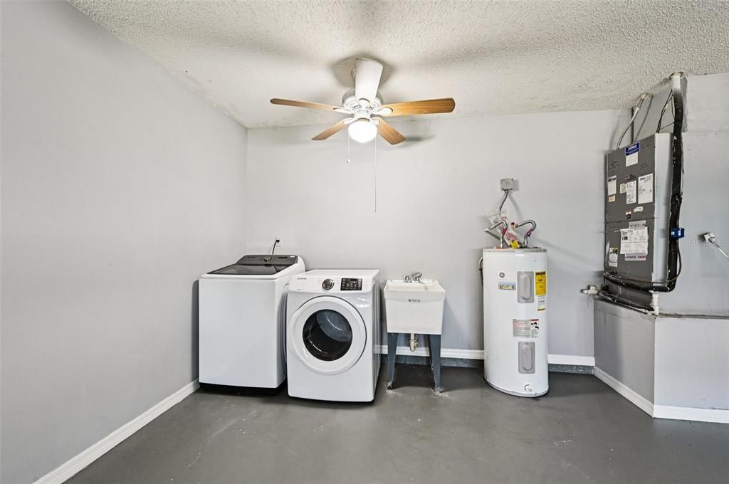 For Sale: $194,900 (2 beds, 2 baths, 1529 Square Feet)